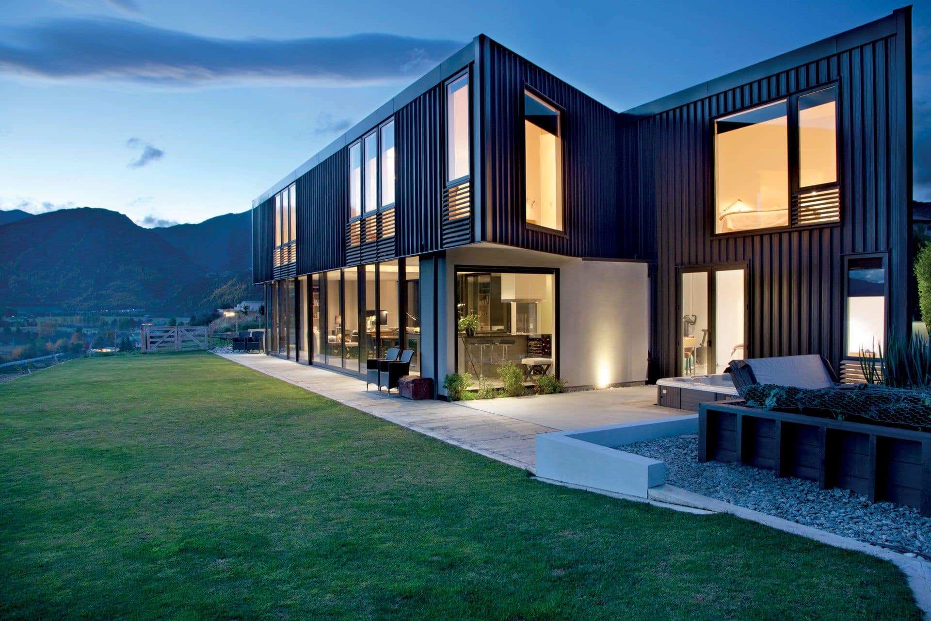 Desain rumah modern dengan jendela lebar dan besar ...
