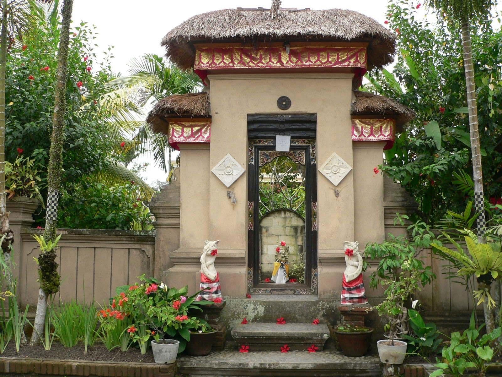 Rumah Bali  dengan Gapura Thegorbalsla