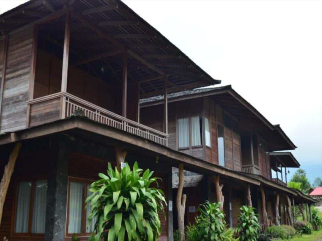 Desain Rumah  Kampung Kayu  Kayu  klasik  dan artistik 