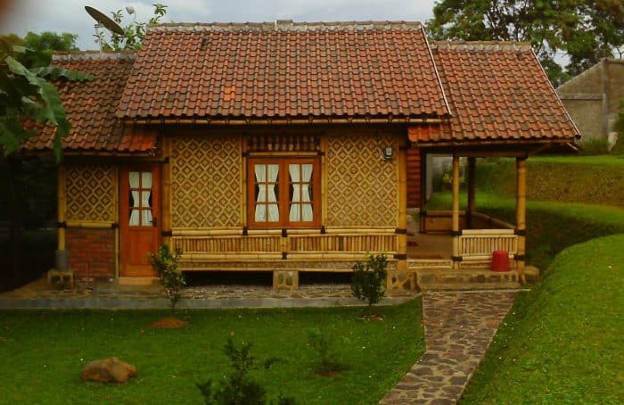 49 Contoh Desain Rumah Panggung Terbaru Dan Unik Minimalis<script async src=