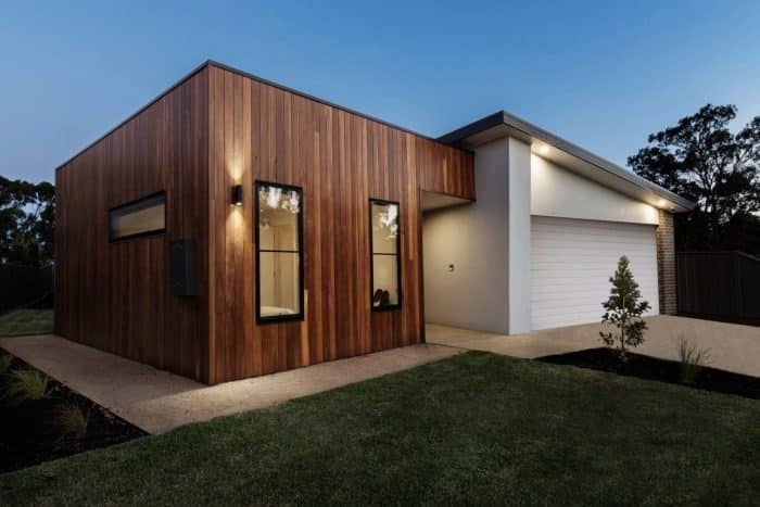 Rumah minimalis tema kayu tampak depan