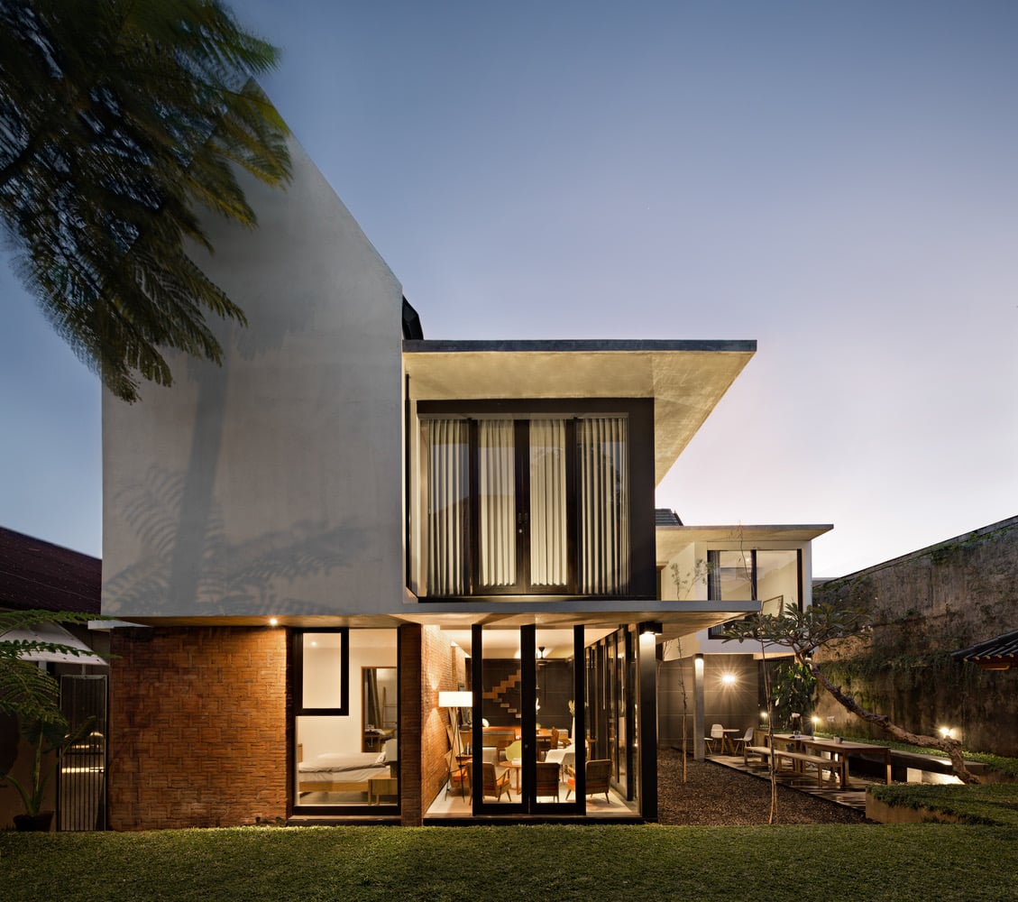 Rumah  modern minimalis 2 lantai  dengan warna  netral 