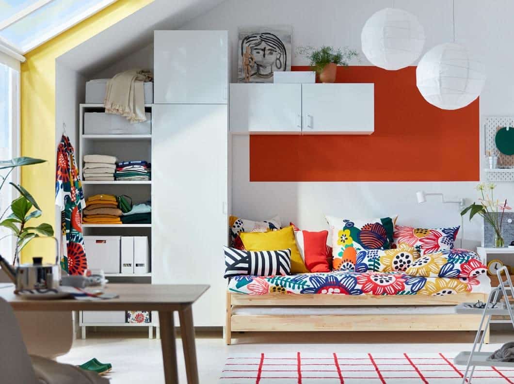  Desain  Interior Kamar  Kecil Dengan Jendela  Transparan 