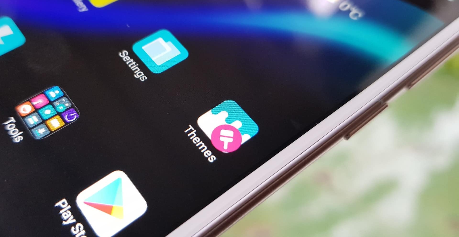 Bukalah aplikasi tema yang sudah ada di smartphone Xiaomi kesayangan