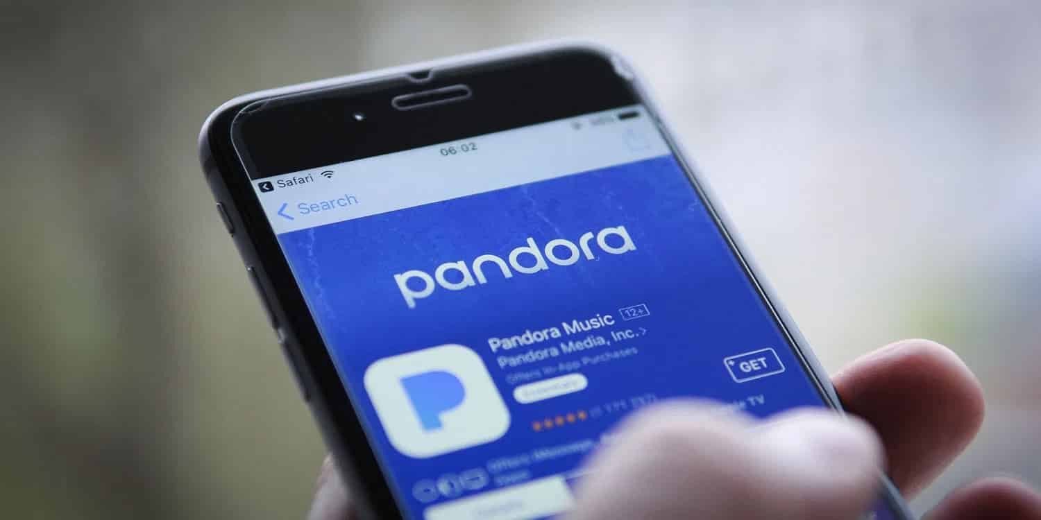 Melalui Aplikasi Pandora Radio